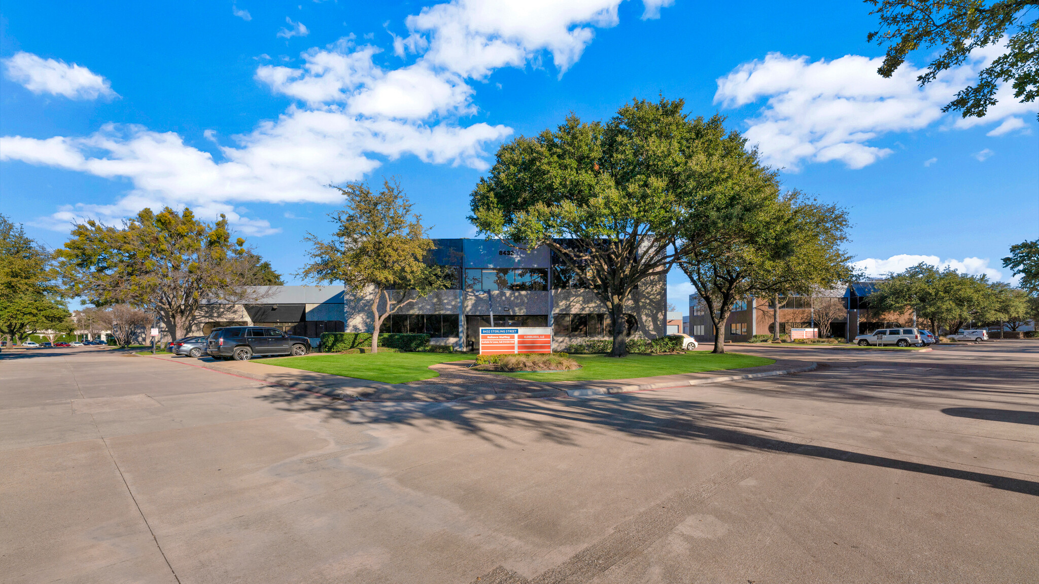 8402 Sterling St, Irving, TX à louer Photo du b timent- Image 1 de 7