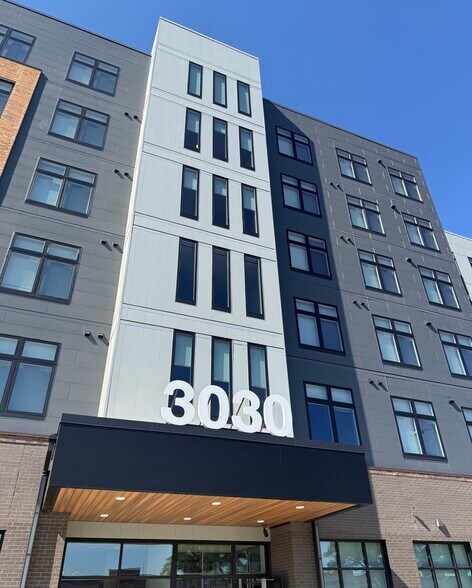 3030 Nicollet Ave, Minneapolis, MN à vendre - Photo du bâtiment - Image 3 de 5