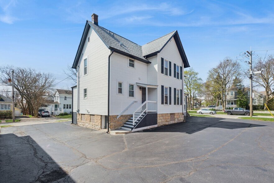 323 S Hale St, Wheaton, IL à vendre - Photo du bâtiment - Image 3 de 21