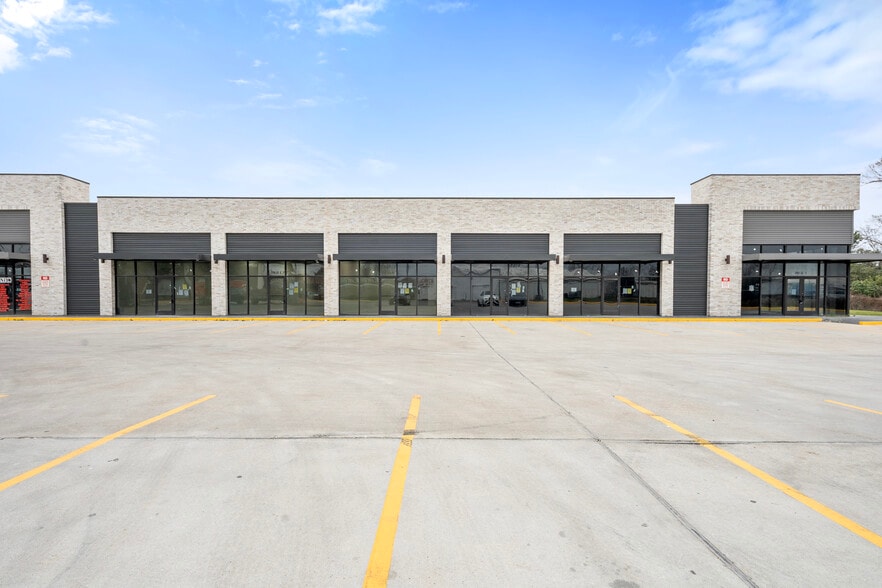 7241 Lawndale St, Houston, TX for lease - Building Photo - Image 2 of 18