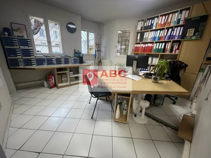 Office in Montpellier for lease Interior Photo- Image 1 of 8