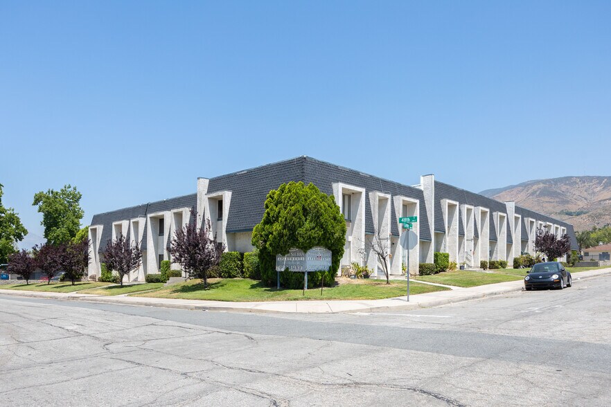 236 E 48th St, San Bernardino, CA à vendre - Photo du bâtiment - Image 1 de 8