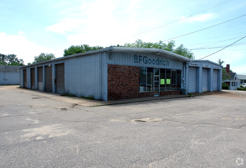 5409 Raeford Rd, Fayetteville, NC for lease - Primary Photo - Image 1 of 22