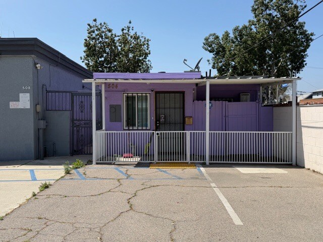 504 S Harbor Blvd, Fullerton, CA à vendre - Photo du bâtiment - Image 2 de 23