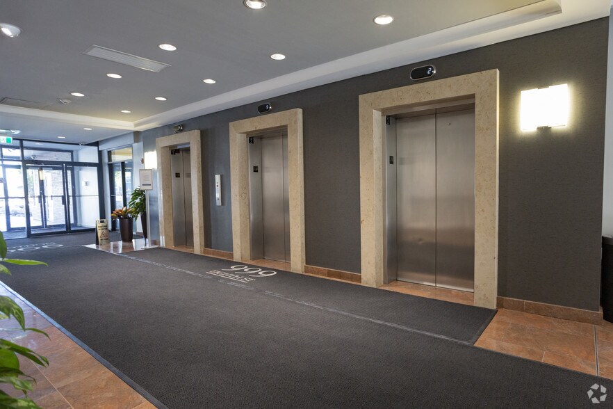 999 8th St SW, Calgary, AB for lease - Interior Photo - Image 2 of 10