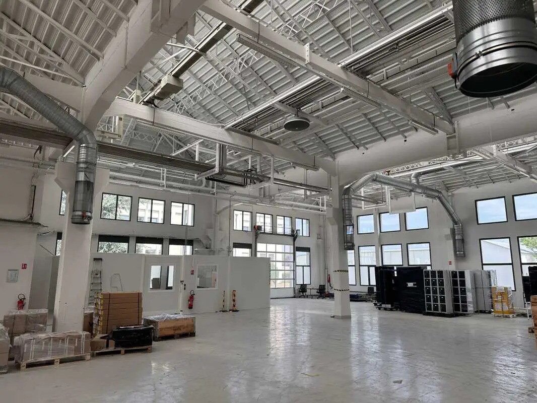 Bureau dans Vénissieux à louer Photo du bâtiment- Image 1 de 16