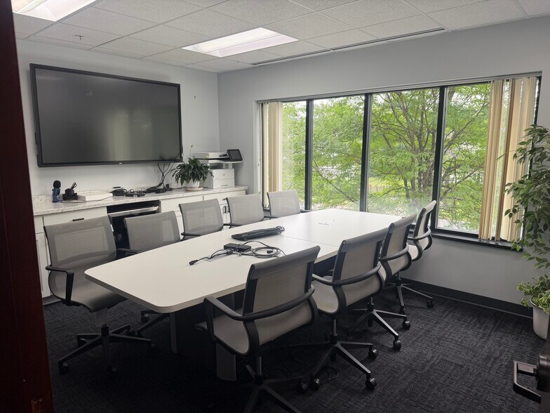 501 Fairmount Ave, Towson, MD for lease - Interior Photo - Image 3 of 12