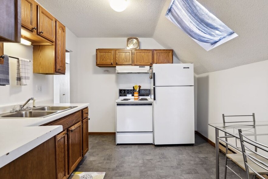 613 E La Salle Ave, Barron, WI for sale - Interior Photo - Image 3 of 38