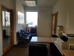 1200 Centre Pointe Curv, Mendota Heights, MN for lease Interior Photo- Image 1 of 7