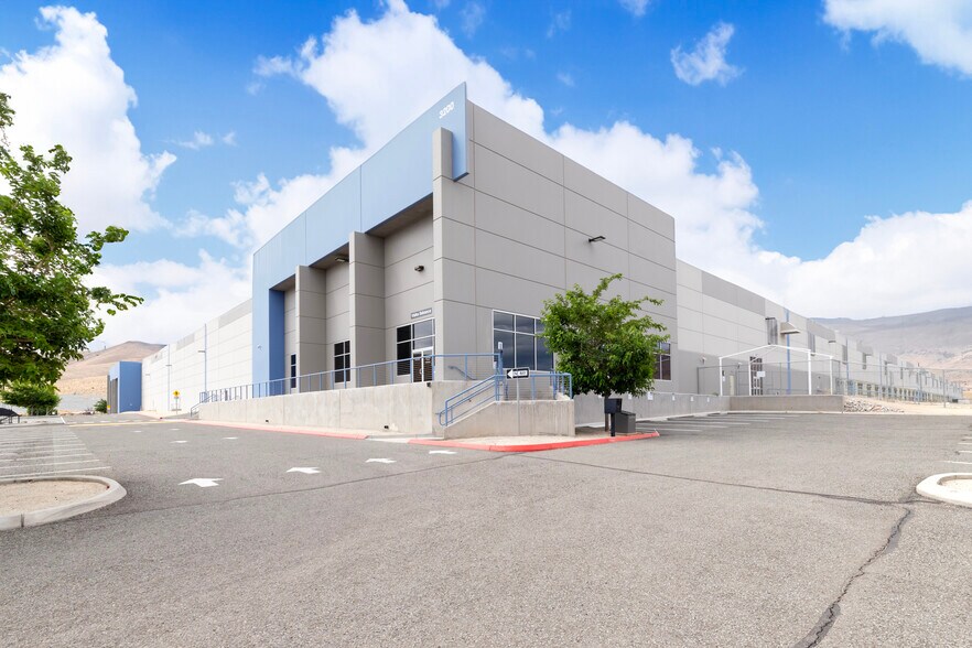 3200 USA Pky, Sparks, NV à louer - Photo du bâtiment - Image 3 de 21