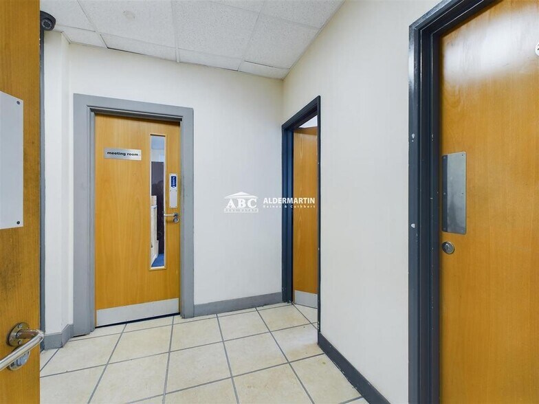 Carlisle Rd, Londres à louer - Photo du bâtiment - Image 3 de 29