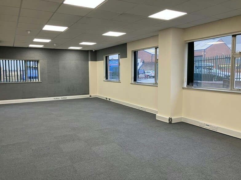 4 Old Station Clos, Shepshed for sale - Building Photo - Image 3 of 9