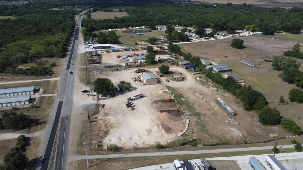 1951 S Magnolia Ave, Luling, TX for sale - Building Photo - Image 3 of 40