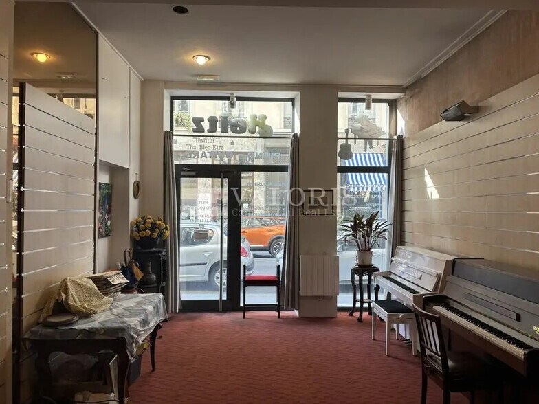 Retail in Lyon for sale - Lobby - Image 2 of 5