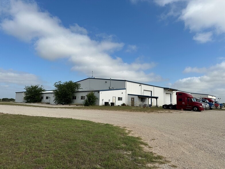 2995 County Road 430, Pleasanton, TX for sale - Building Photo - Image 2 of 12