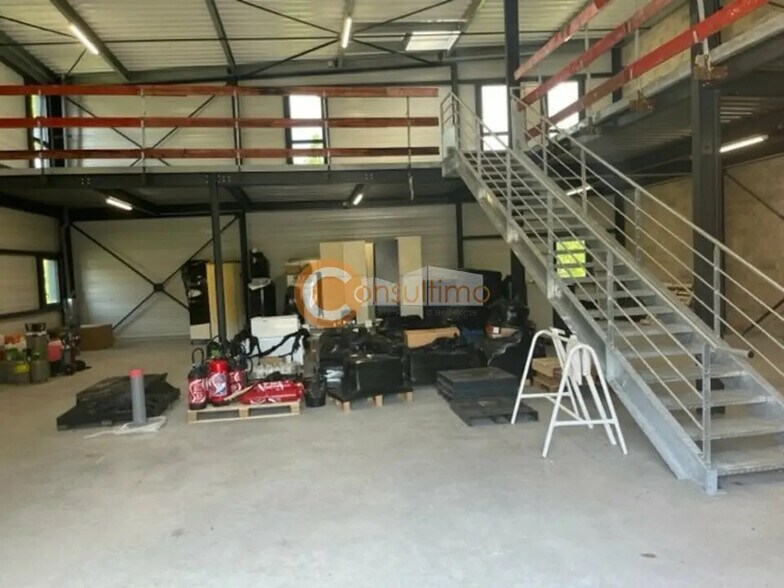 Flex in Mérignac for lease - Interior Photo - Image 2 of 7