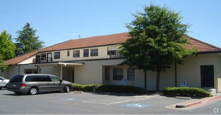 1331 Medical Center Dr, Rohnert Park, CA à louer - Photo du bâtiment - Image 3 de 32