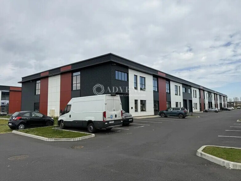 Flex in Lieusaint for sale - Building Photo - Image 3 of 7