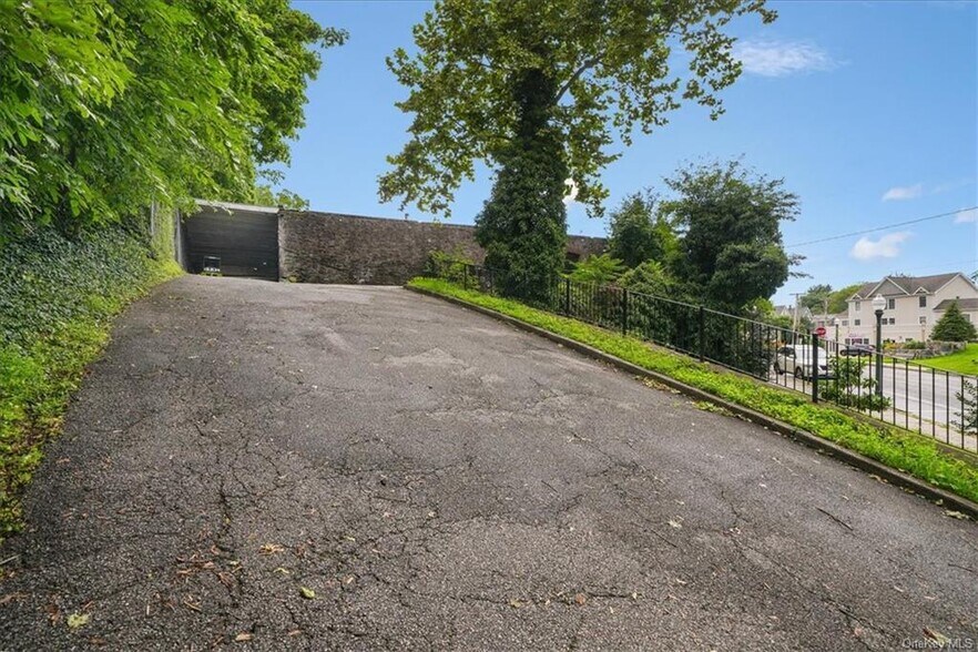 179 Lindsey Ave, Buchanan, NY à vendre - Photo du bâtiment - Image 3 de 7