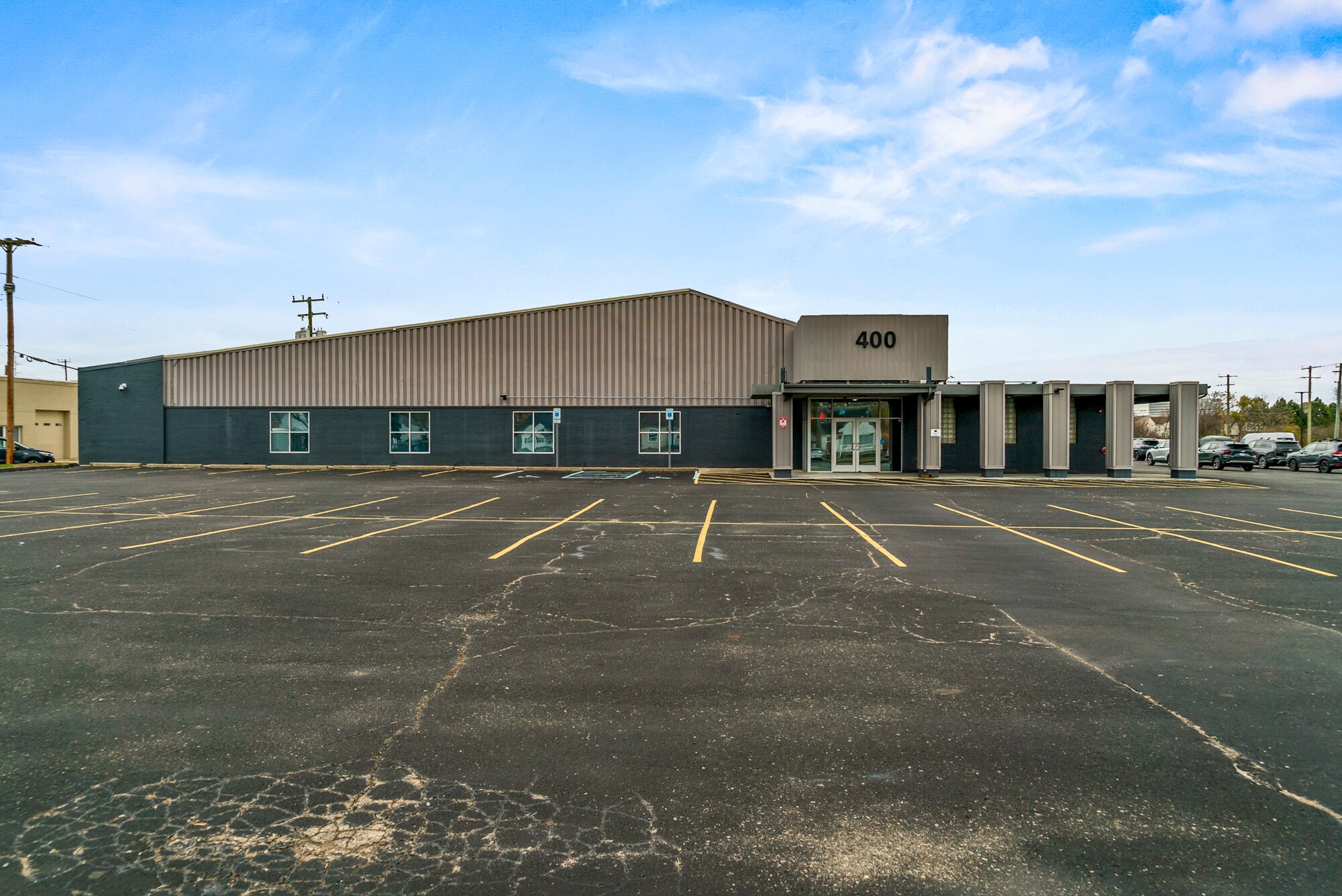 400 W Maple Rd, Troy, MI à louer Photo du bâtiment- Image 1 de 44