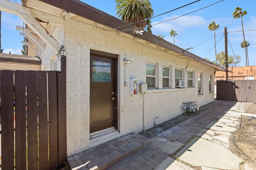 480 W 18th St, San Bernardino, CA à vendre - Photo du bâtiment - Image 3 de 44