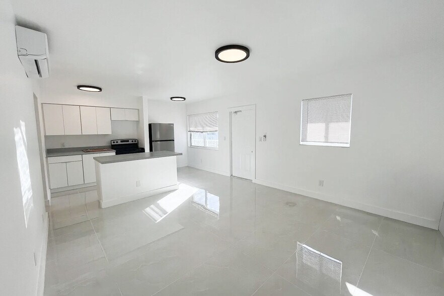1999 N Glades Dr, Miami, FL à vendre - Photo intérieure - Image 2 de 5