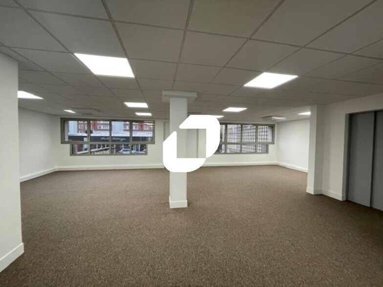 Office in Boulogne-Billancourt for lease - Interior Photo - Image 3 of 20