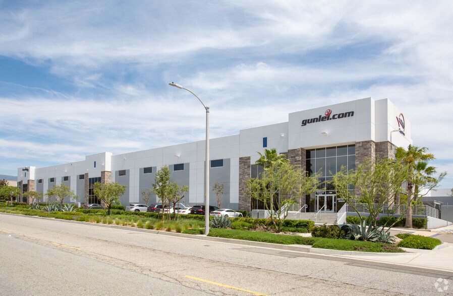 9560 Buffalo Ave, Rancho Cucamonga, CA à louer - Photo du bâtiment - Image 2 de 2