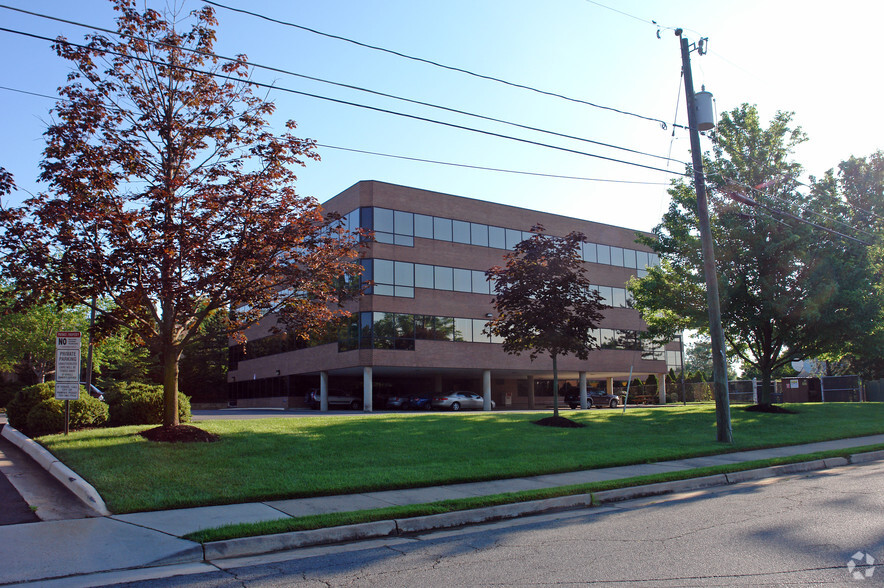 3554 Chain Bridge Rd, Fairfax, VA à louer - Photo du bâtiment - Image 3 de 5