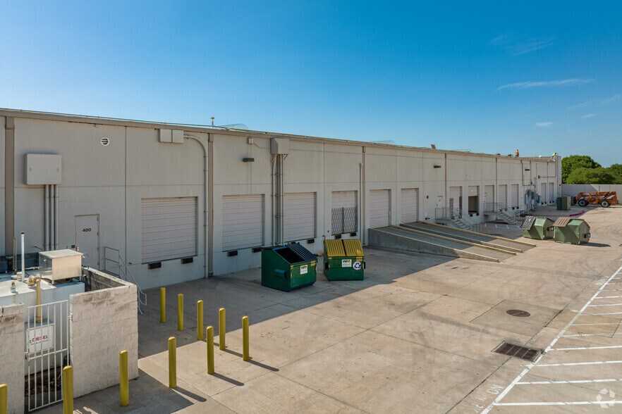 2525 Ridgepoint Dr, Austin, TX à louer - Photo du bâtiment - Image 2 de 6