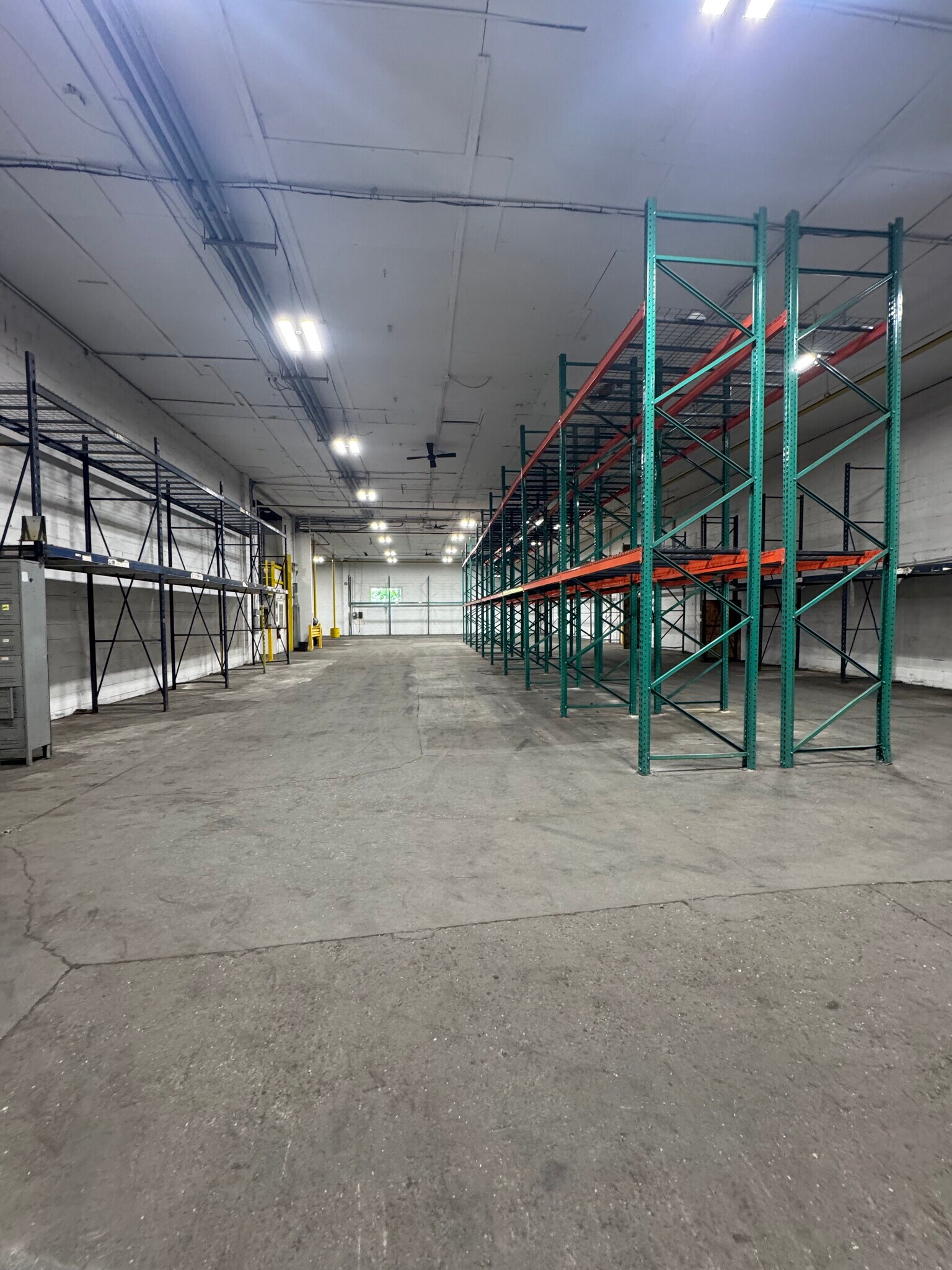 12 Wisconsin Ct, Bay Shore, NY à louer Photo du bâtiment- Image 1 de 13