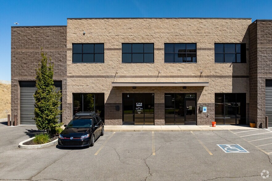 7174 S 400 W, Midvale, UT à louer - Photo du bâtiment - Image 3 de 4