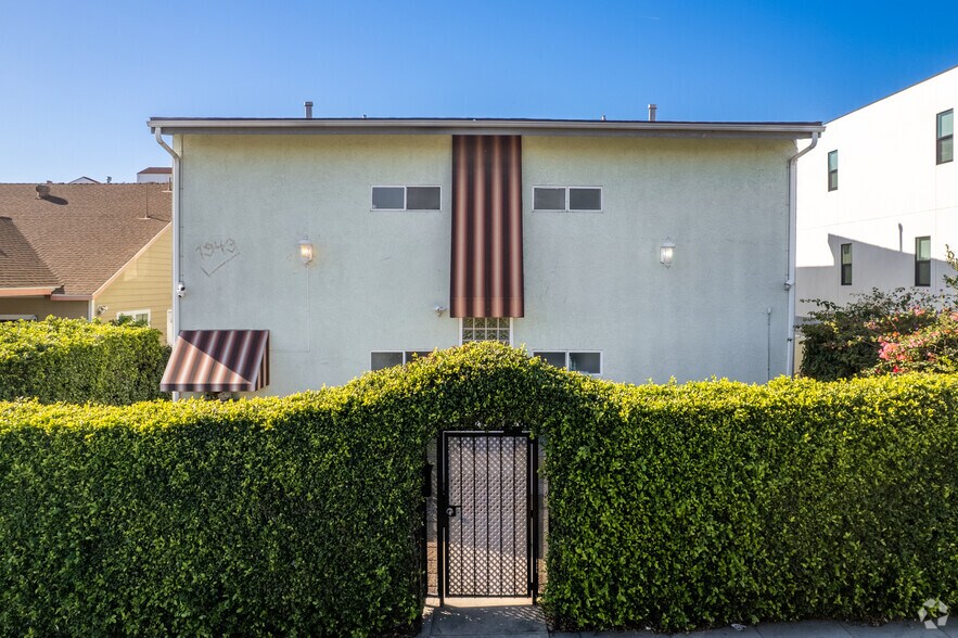 1943 Vista Del Mar Ave, Los Angeles, CA à vendre - Photo du bâtiment - Image 2 de 24