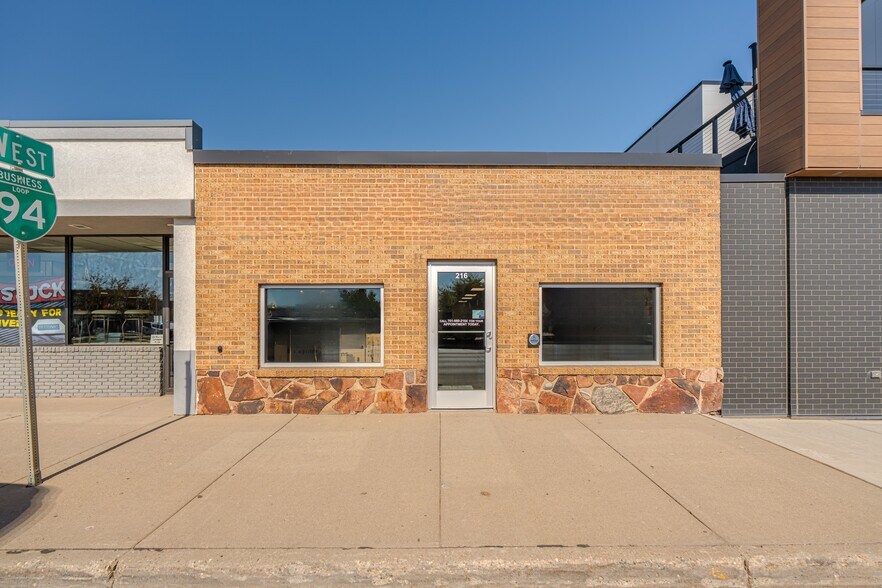 216 E Main St, Mandan, ND for lease - Primary Photo - Image 1 of 6
