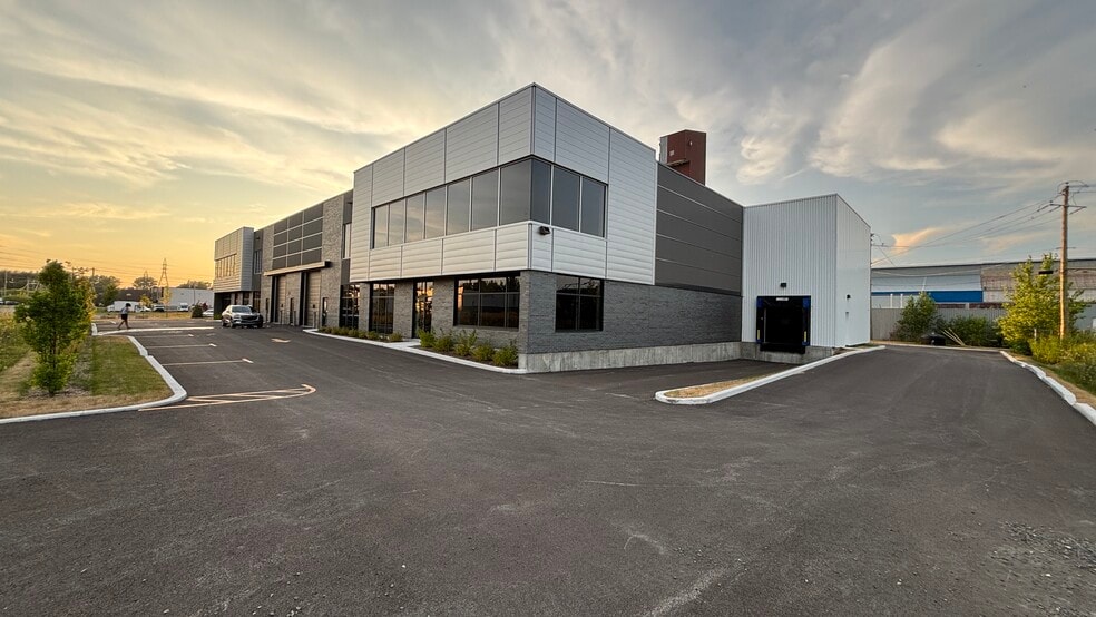 100 Rue Robert-Mckenzie, Beauharnois, QC à louer - Photo du bâtiment - Image 2 de 10