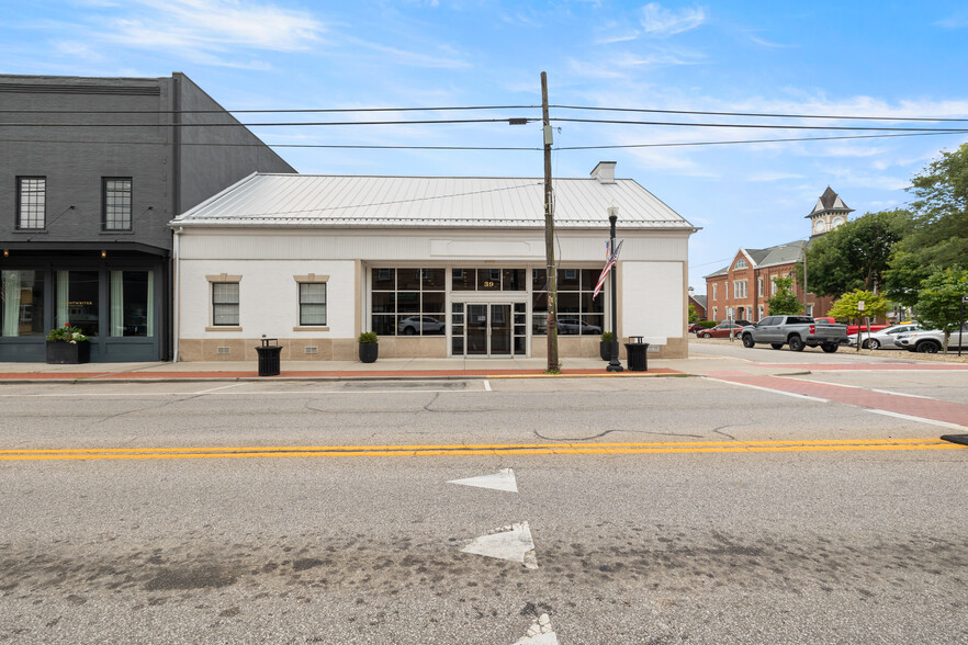 39 S Main St, Johnstown, OH for lease - Building Photo - Image 1 of 27