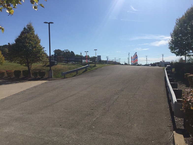 1600 N Hermitage Rd, Hermitage, PA for sale - Building Photo - Image 3 of 5