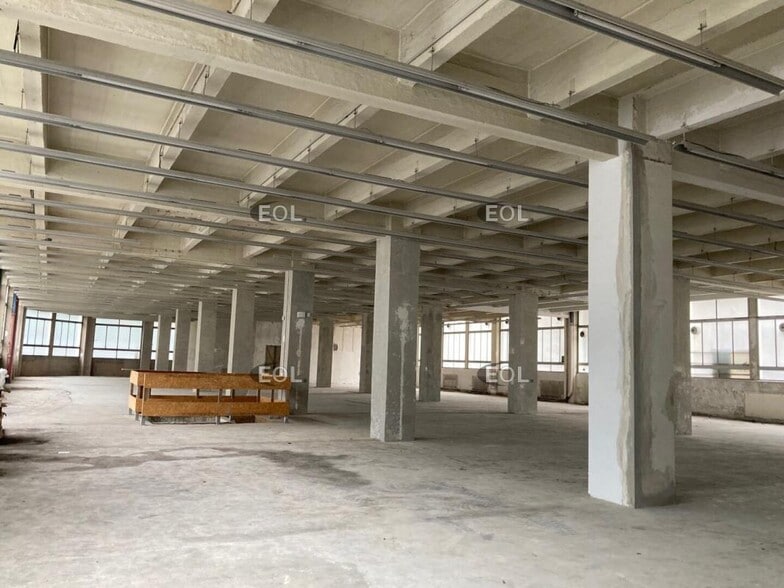 Industrial in Montrouge for lease - Building Photo - Image 2 of 5