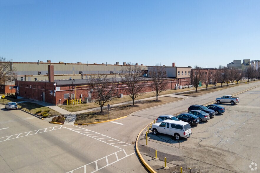 160 Rochester Dr, Louisville, KY à louer - Photo du bâtiment - Image 3 de 9