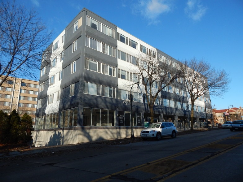 3575 N Oakland Ave, Shorewood, WI for sale - Building Photo - Image 3 of 11