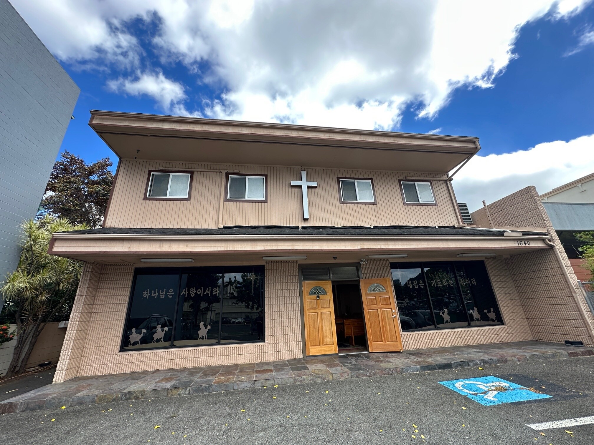 1640 S King St, Honolulu, HI à vendre Photo principale- Image 1 de 8