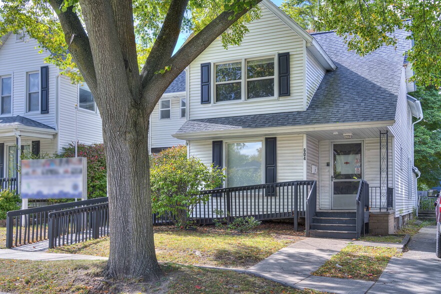 604 Greenwood Pl, Jackson, MI à louer - Photo du bâtiment - Image 3 de 21