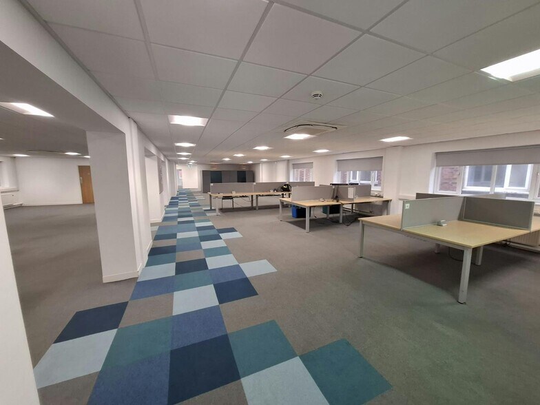 84A-92 London Rd, Manchester à louer - Photo du bâtiment - Image 2 de 4