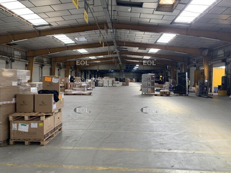 Industrial in Avignon for sale - Building Photo - Image 2 of 5