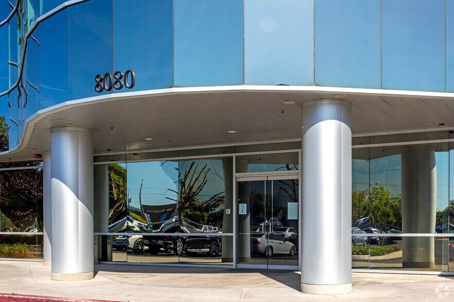 8080 N Palm Ave, Fresno, CA for lease - Building Photo - Image 3 of 5