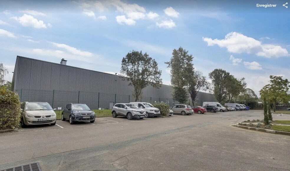 Office in Buc for lease - Building Photo - Image 2 of 20