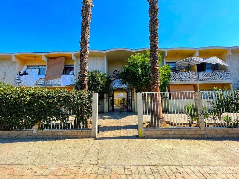6956 Kester Ave, Van Nuys, CA for sale - Building Photo - Image 3 of 18