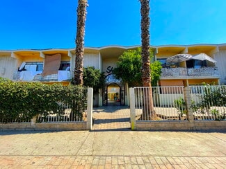 More details for 6956 Kester Ave, Van Nuys, CA - Multifamily for Sale