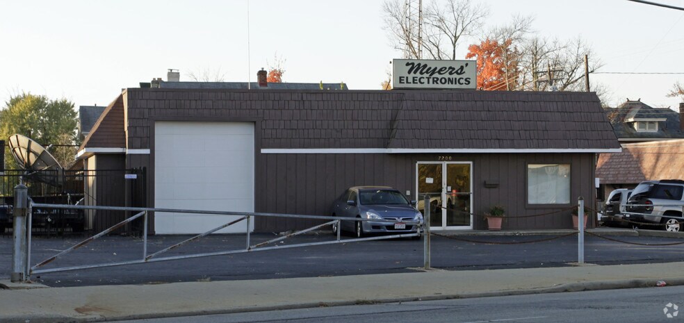 7202 Montgomery Rd, Cincinnati, OH à vendre - Photo principale - Image 1 de 2