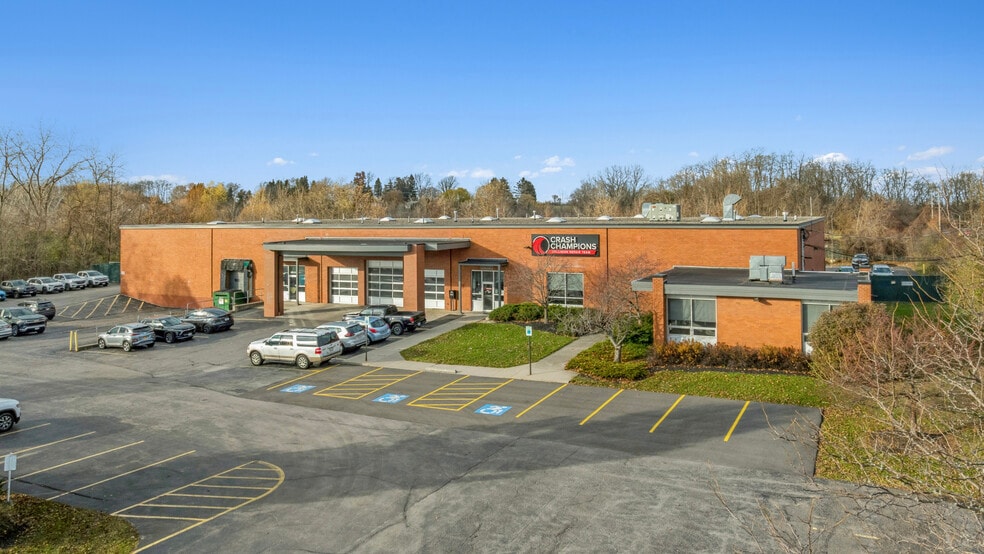 50 Thruway Park Dr, Henrietta, NY à vendre - Photo du bâtiment - Image 3 de 4